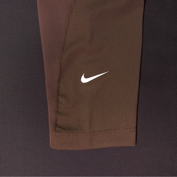NIKE One — High Waist 7/8 Length Leggings w/ Contoured Mesh Panels MEDIUM - NWT - Picture 3 of 13